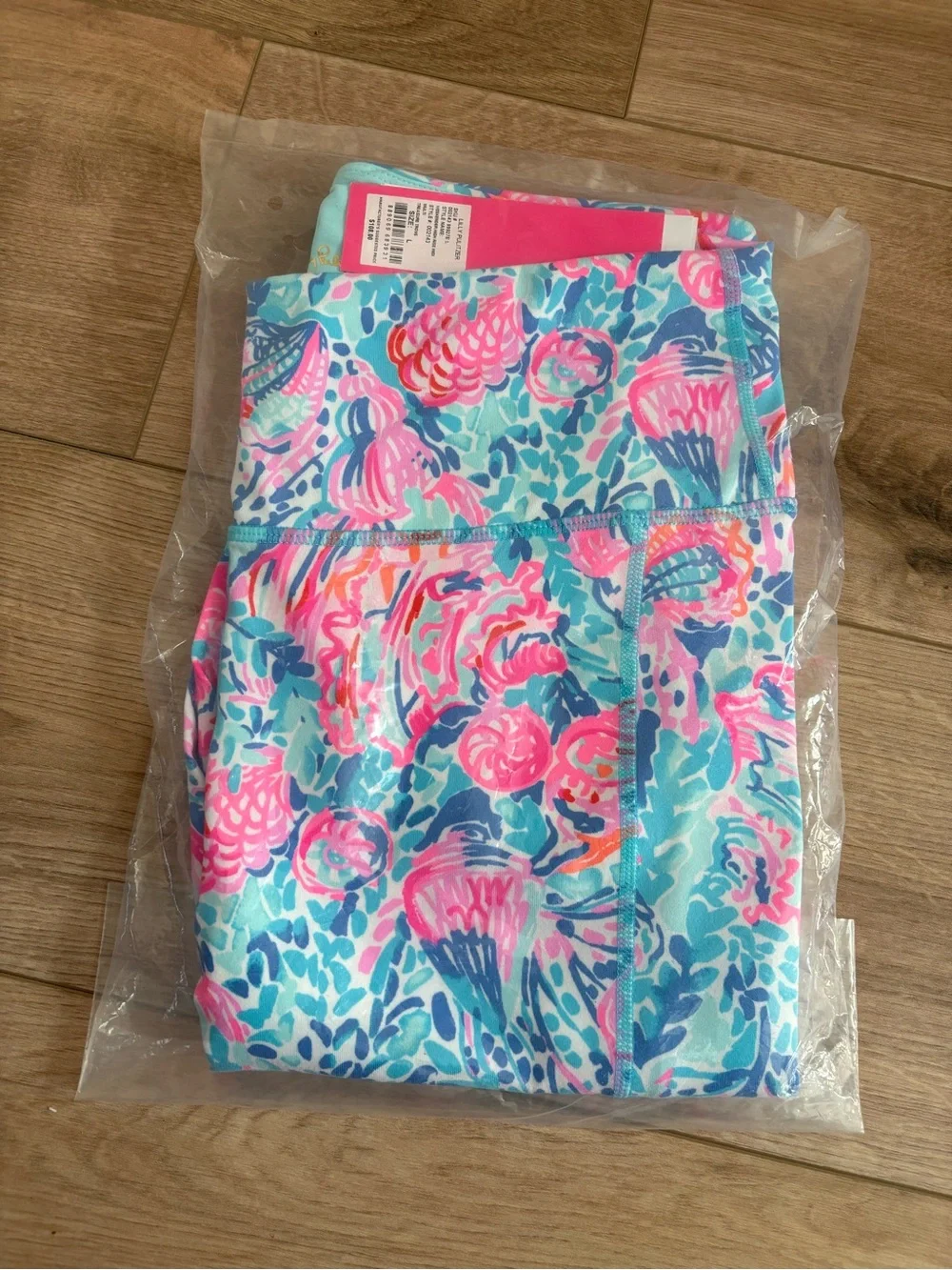 Lilly Pulitzer UPF 50+ Weekender High Rise Midi Leggings in print Treasure Trove - Picture 1 of 4